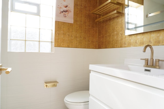 2665 W Warren Blvd Unit 3, Chicago, IL 60612 - half bathroom featuring tile walls and vanity