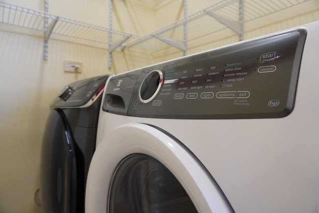 2665 W Warren Blvd Unit 3, Chicago, IL 60612 - laundry room with washer and dryer