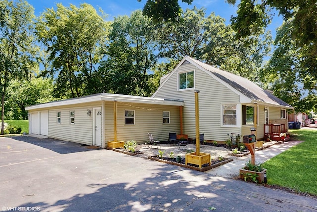 16051 W Des Plaines Dr, Libertyville, IL 60048 - photo 1