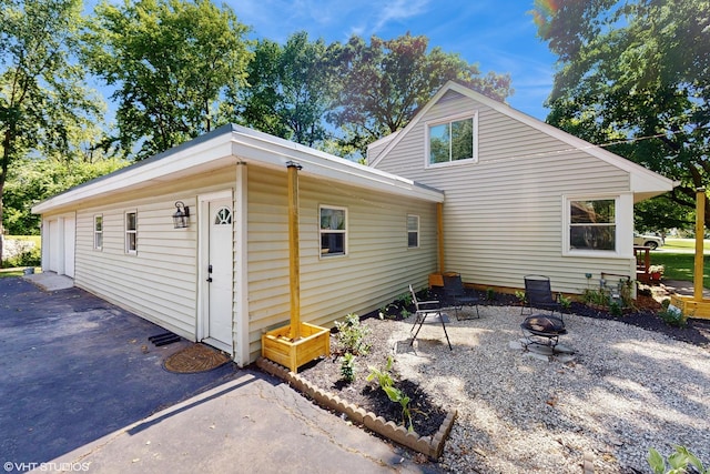 16051 W Des Plaines Dr, Libertyville, IL 60048 - photo 2