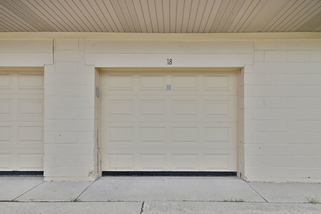 960 Beau Dr Unit 18, Des Plaines, IL 60016 - photo 1