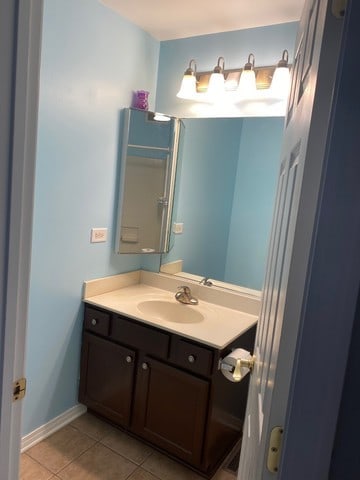 59 S Treehouse Ln S Unit 59, Round Lake, IL 60073 - bathroom featuring vanity and tile patterned flooring