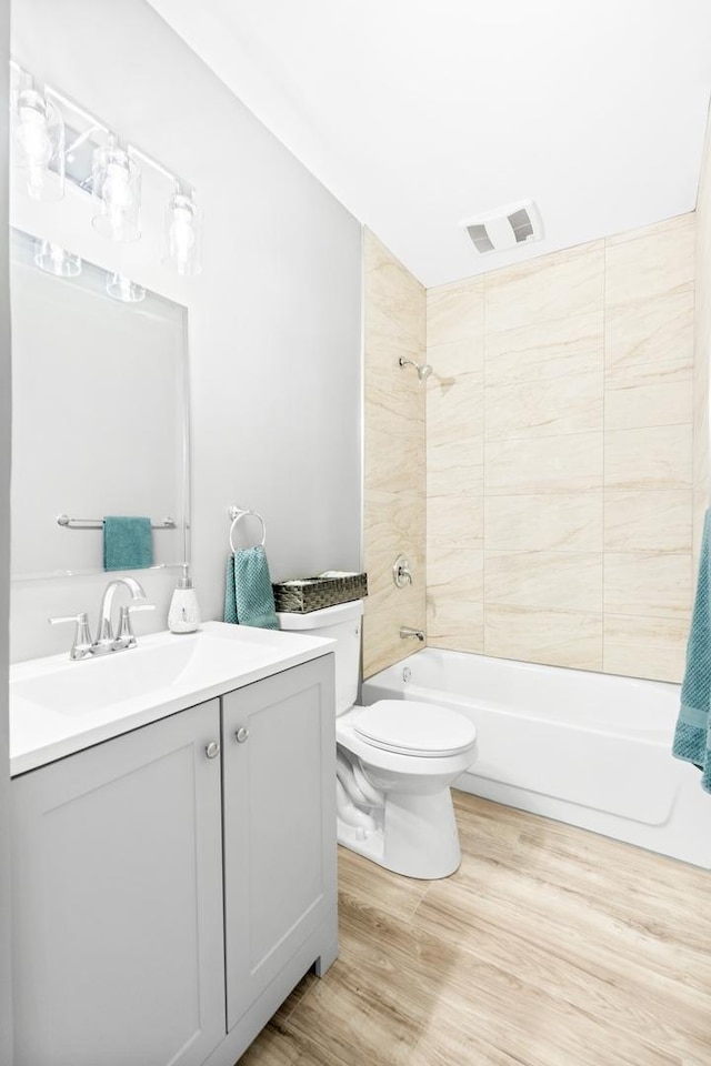526 S Calumet Ave, Aurora, IL 60506 - full bathroom featuring vanity, shower / washtub combination, and wood finished floors
