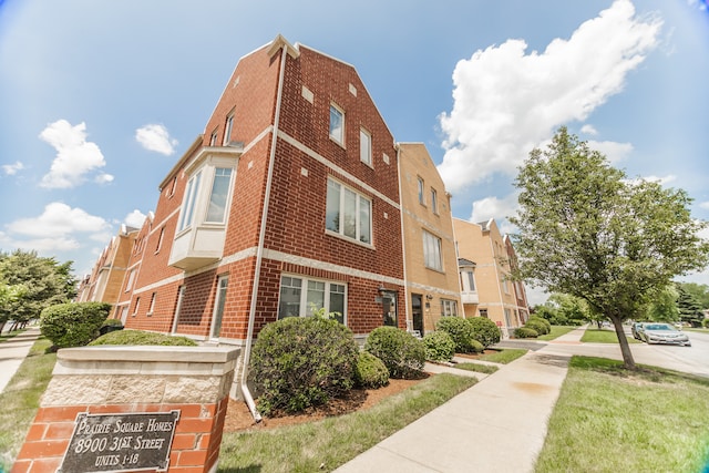 8900 31st St Unit 10, Brookfield, IL 60513 - photo 1