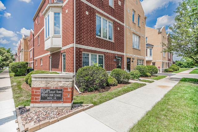 8900 31st St Unit 10, Brookfield, IL 60513 - photo 2
