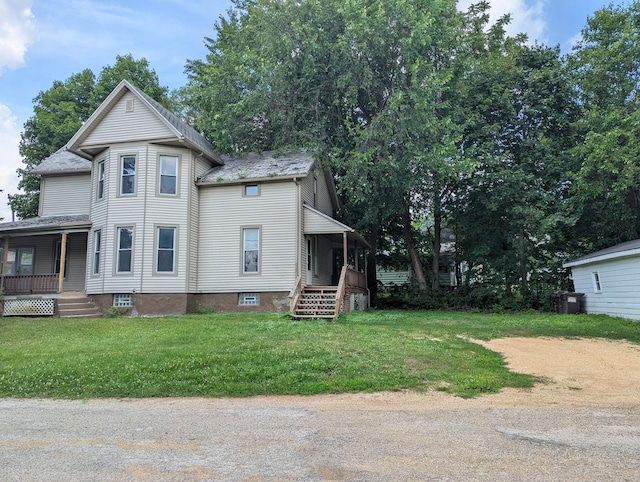 445 N Nursery Ave, Freeport, IL 61032 - photo 1