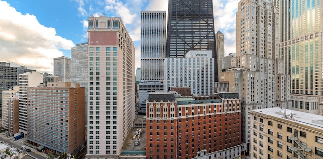 189 E Lake Shore Dr Unit Ph18, Chicago, IL 60611 - skyline view
