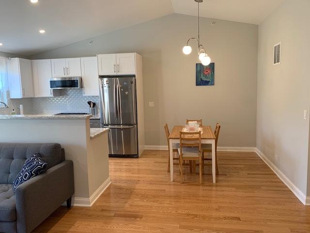 990 Kensington Dr Unit 0, Northbrook, IL 60062 - photo 3