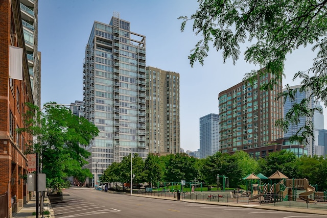 653 N Kingsbury St Unit 2105, Chicago, IL 60654 - photo 1