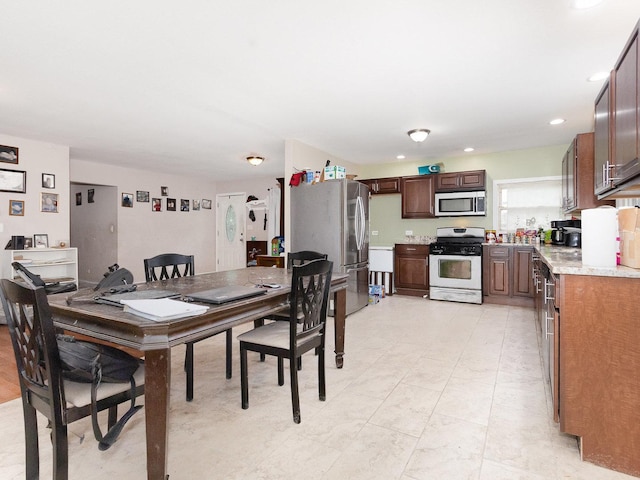 325 Greencrest Dr, Bolingbrook, IL 60440 - photo 6