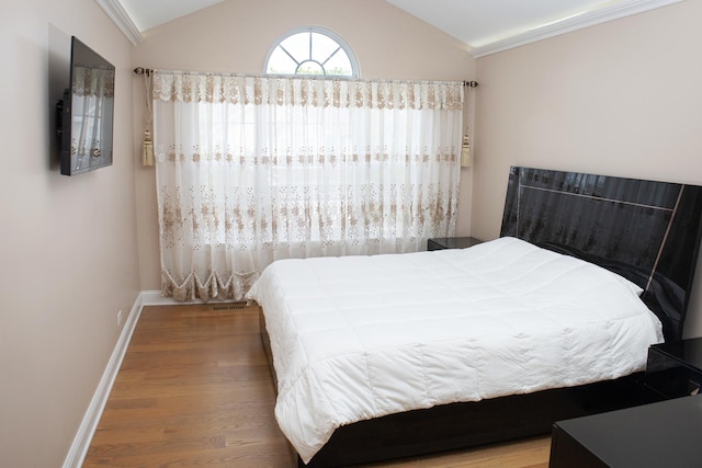 5451 Elizabeth Pl Unit 0, Rolling Meadows, IL 60008 - bedroom with wood finished floors and vaulted ceiling