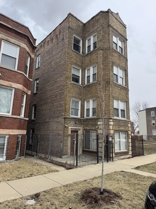 1531 S Kolin Ave, Chicago, IL 60623 - view of building exterior featuring a fenced front yard