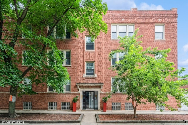 2316 W Byron St Unit 2, Chicago, IL 60618 - photo 1