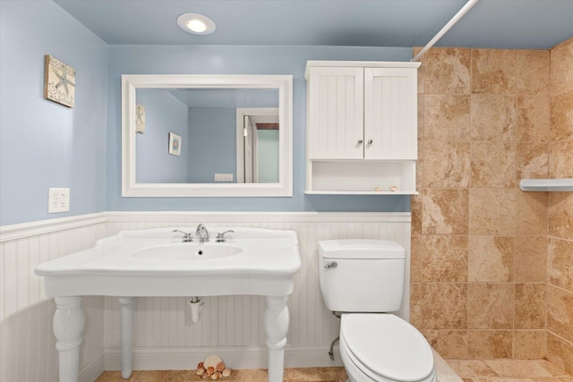 25516 W Gateway Cir, Plainfield, IL 60585 - full bathroom featuring a tile shower and wainscoting