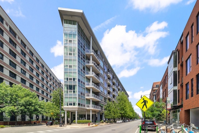 845 N Kingsbury St Unit 302, Chicago, IL 60610 - photo 1