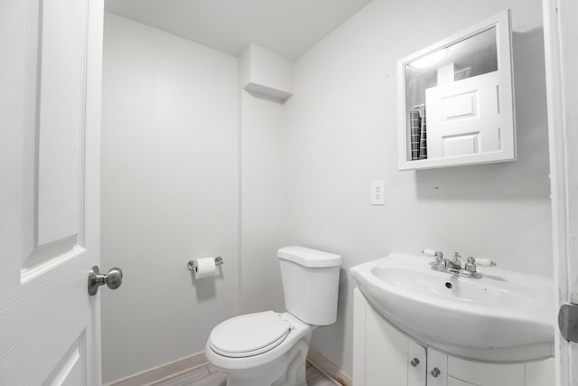 1166 W Cullerton St, Chicago, IL 60608 - bathroom featuring toilet and vanity