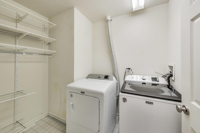 574 S Jade Ln, Round Lake, IL 60073 - laundry room featuring washing machine and dryer and baseboards