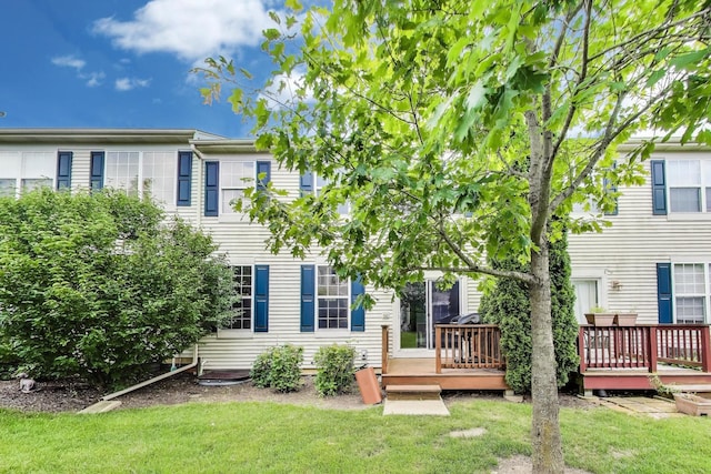 574 S Jade Ln, Round Lake, IL 60073 - back of property with a deck and a lawn
