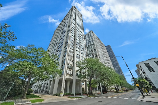 5455 N Sheridan Rd Unit 1008, Chicago, IL 60640 - photo 1