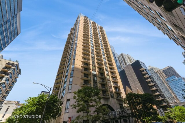 70 W Huron St Unit 1301, Chicago, IL 60654 - photo 1