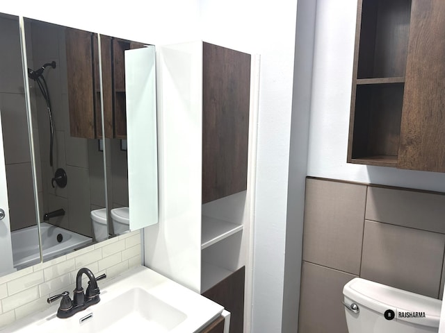 1212 Thyne Ct Unit 29C, Wheeling, IL 60090 - full bathroom featuring vanity, decorative backsplash, and bathtub / shower combination