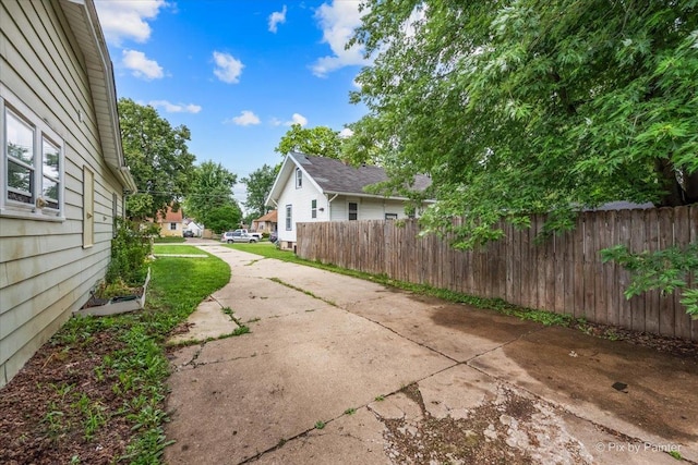 633 Slade Ave, Elgin, IL 60120 - photo 3