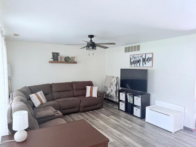 104 Central Ct, Watseka, IL 60970 - photo 2