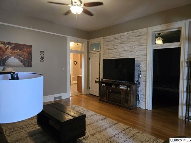 103 W 1st Ave, Laharp, IL 61450 - photo 4
