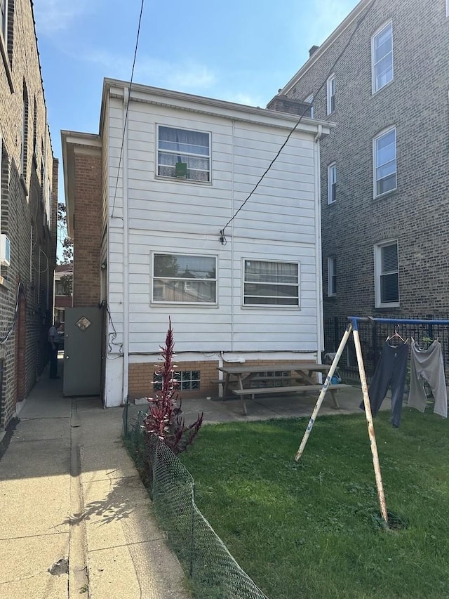 3072 N Davlin Ct, Chicago, IL 60618 - photo 3