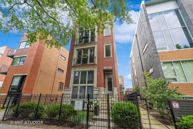 1915 W Crystal St Unit 2, Chicago, IL 60622 - photo 1