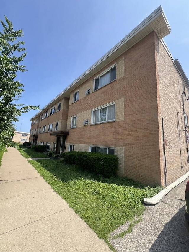 4105 W Cullom Ave Unit 2B, Chicago, IL 60641 - photo 1