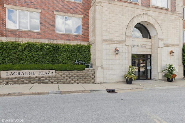 14 S Ashland Ave Unit 305, La Grange, IL 60525 - photo 2