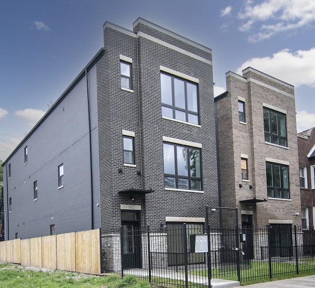 1422 E 66th Pl, Chicago, IL 60637 - photo 1