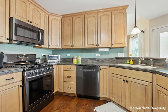305 S Carriage Trl, Mchenry, IL 60050 - photo 9