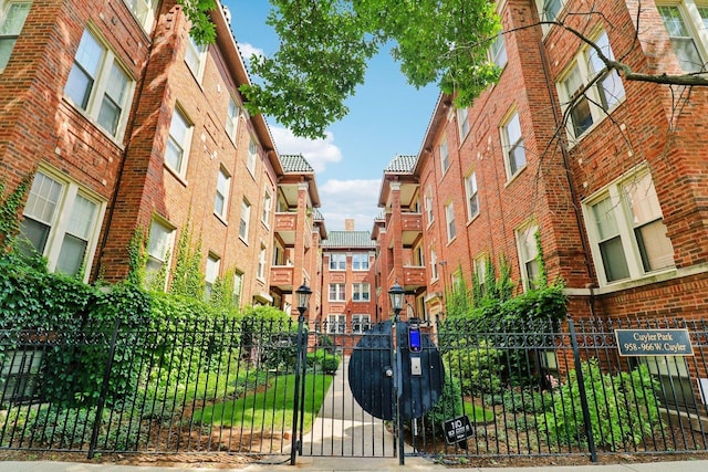 960 W Cuyler Ave Unit 1S, Chicago, IL 60613 - photo 1
