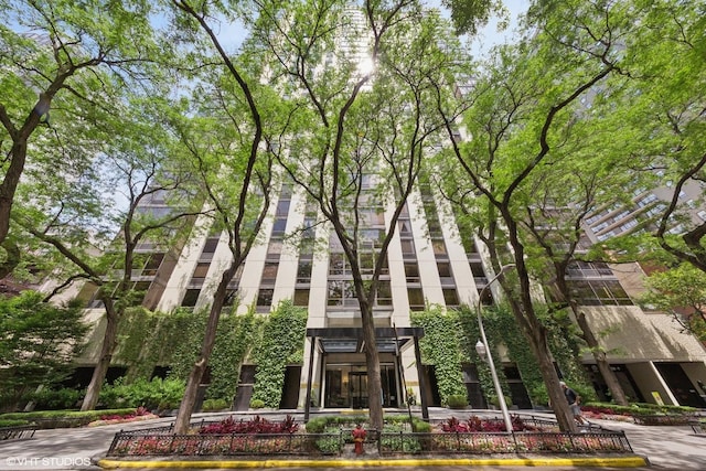 100 E Bellevue Pl Unit 24E, Chicago, IL 60611 - photo 1