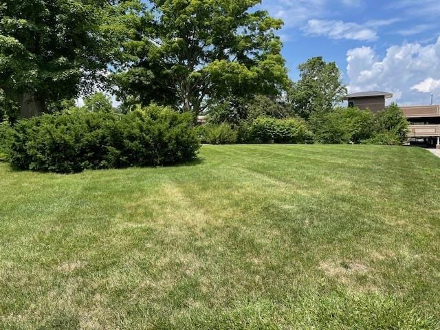 212 W Maple Ave, Libertyville, IL 60048 - photo 1