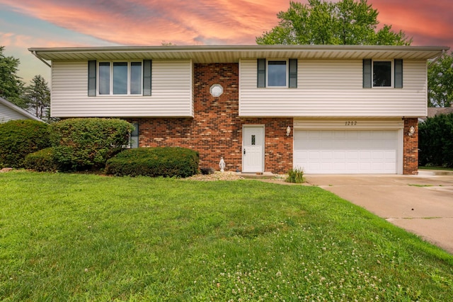 1212 Broadmoor Dr, Bloomington, IL 61704 - photo 1