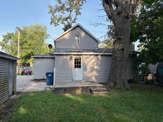 212 Yount Ave, Watseka, IL 60970 - photo 2