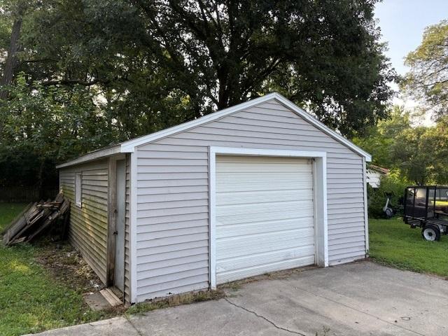 212 Yount Ave, Watseka, IL 60970 - photo 3
