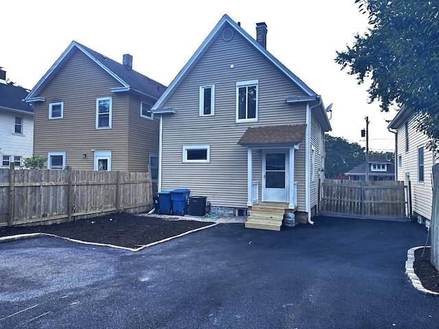 524 Woodlawn Ave, Aurora, IL 60506 - photo 32