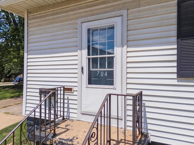 704 E Oakland Ave, Bloomington, IL 61701 - photo 3