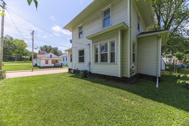704 E Oakland Ave, Bloomington, IL 61701 - photo 25