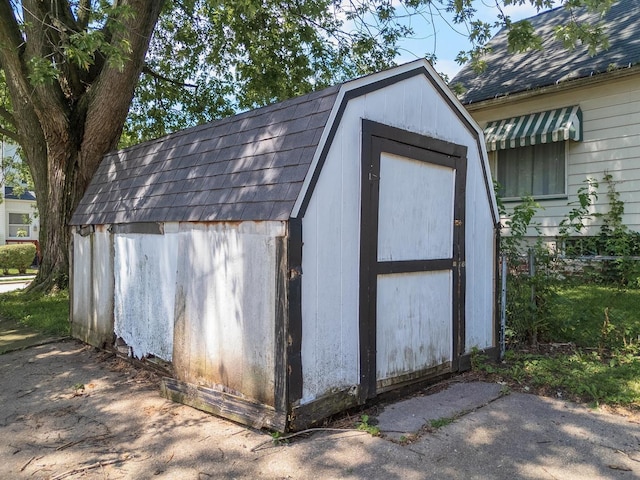 704 E Oakland Ave, Bloomington, IL 61701 - photo 28