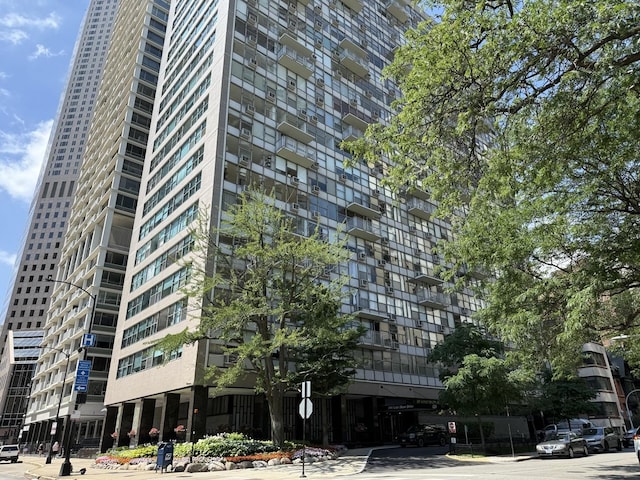 1000 N Lake Shore Dr Unit 2206, Chicago, IL 60611 - photo 2