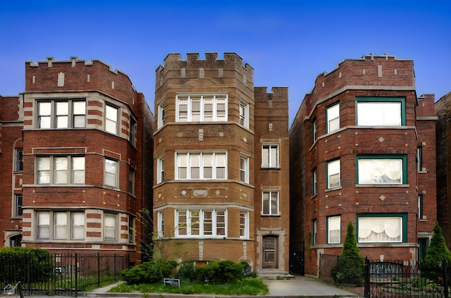 7711 S Essex Ave, Chicago, IL 60649 - photo 1