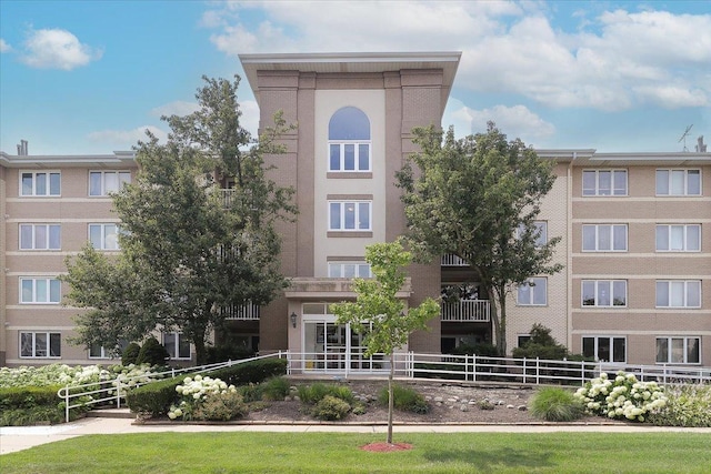 440 E Montrose Ave Unit 106, Wood Dale, IL 60191 - photo 1
