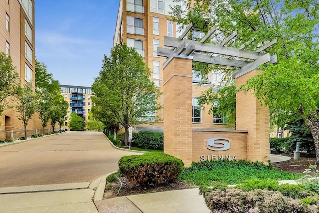 1720 Oak Ave Unit 403, Evanston, IL 60201 - photo 1