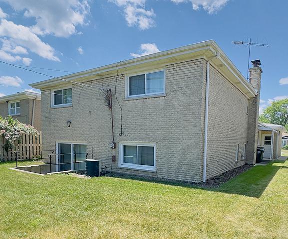 7115 N Hamlin Ave, Lincolnwood, IL 60712 - photo 2