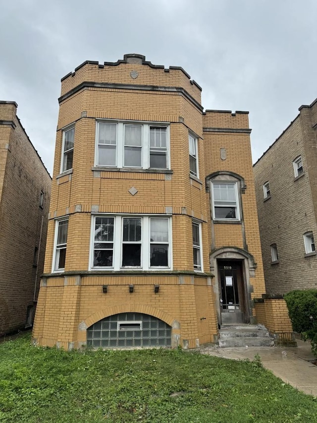 5519 W Dakin Ave, Chicago, IL 60641 - photo 1